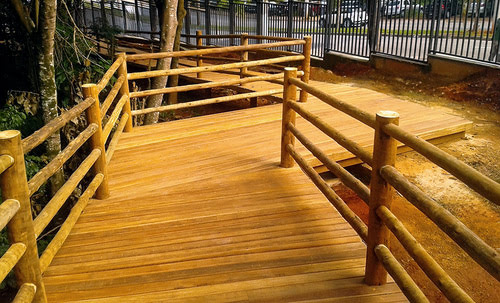 Deck de madeira em Eucalipto Tratado
